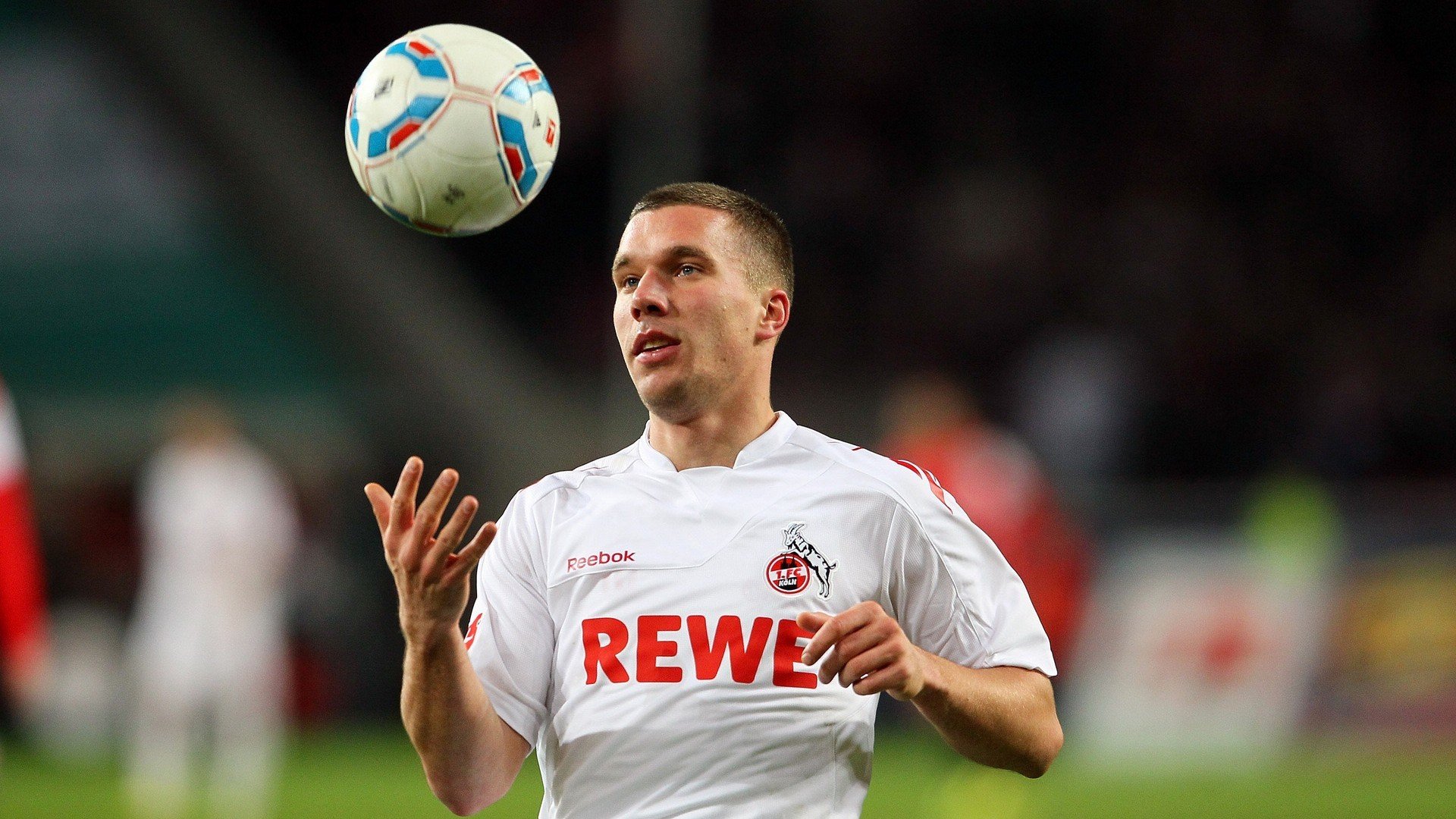 开云竞猜官网-1.4 亿欧封王！佩德里领跑中场身价榜，巴尔韦德赖斯紧随其后，佩德里踢了多少场